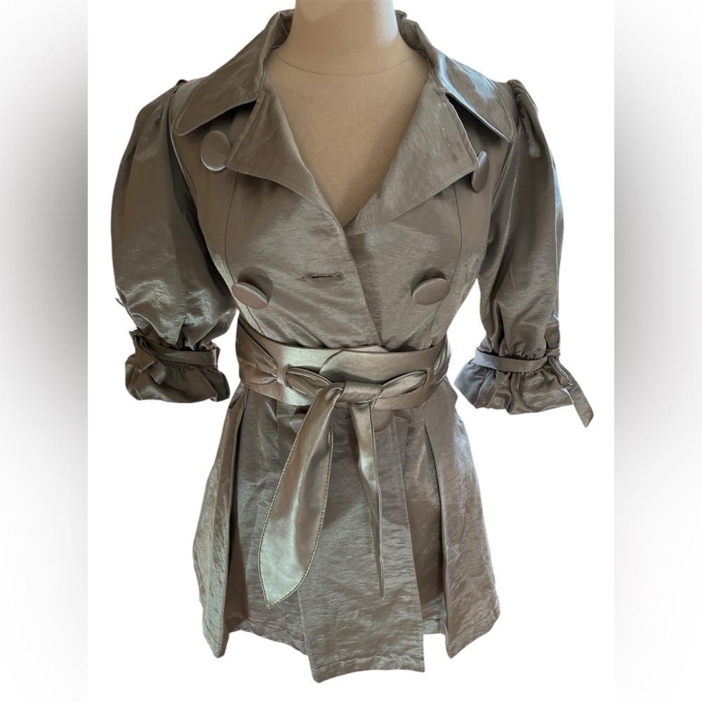Fashion tomorrow Sliver Metallic Button up trench Coat w/1/4”sleeves & Belt - Picture 1 of 11